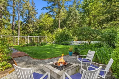 14268 N Madison Avenue NE Bainbridge Island WA 98110