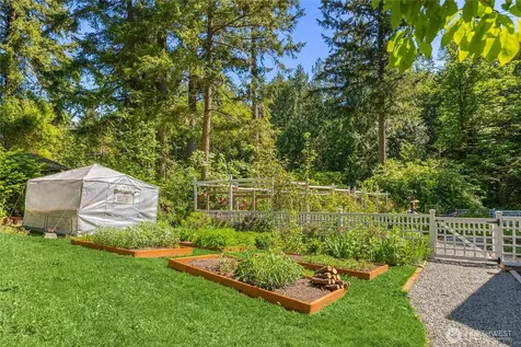 14268 N Madison Avenue NE Bainbridge Island WA 98110