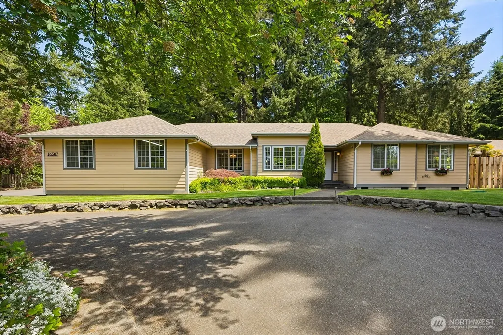 16507 71st Avenue E Puyallup WA 98375