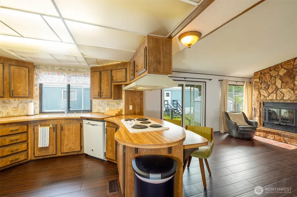 1845 S Montesano Street Westport WA 98595