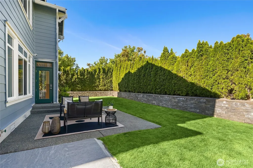 2496 33rd Avenue NE Issaquah WA 98029