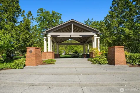 2496 33rd Avenue NE Issaquah WA 98029