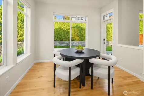 2496 33rd Avenue NE Issaquah WA 98029