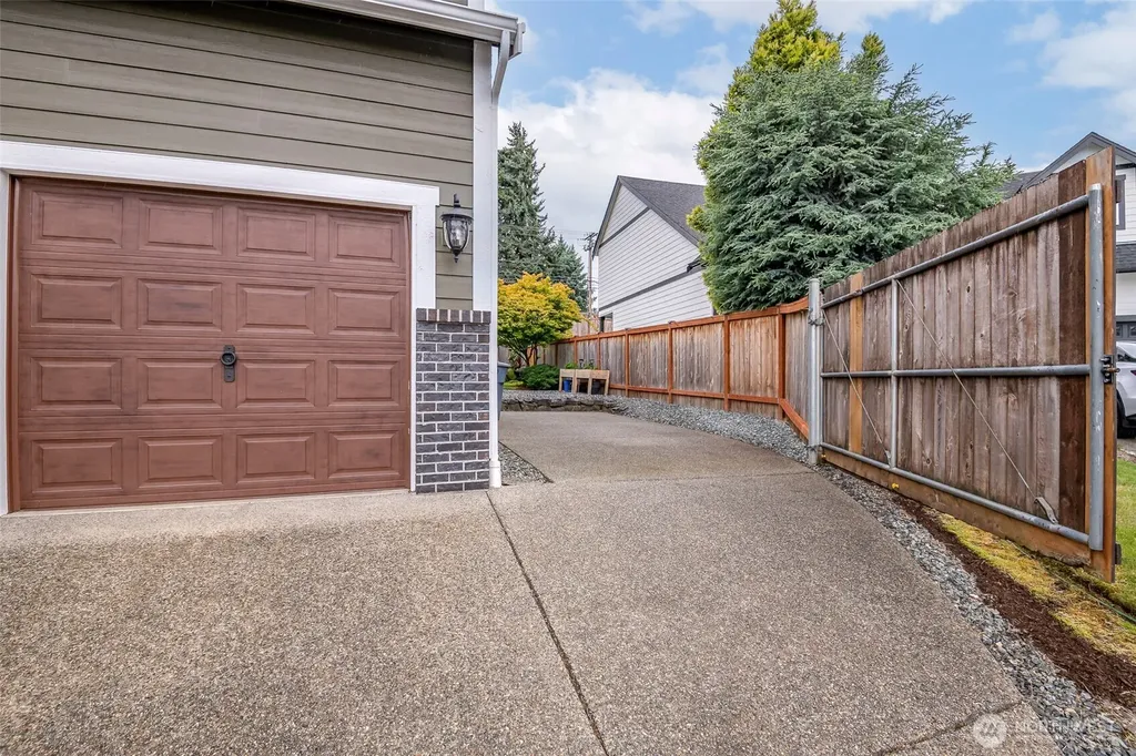 8214 70th Avenue Ct E Puyallup WA 98371