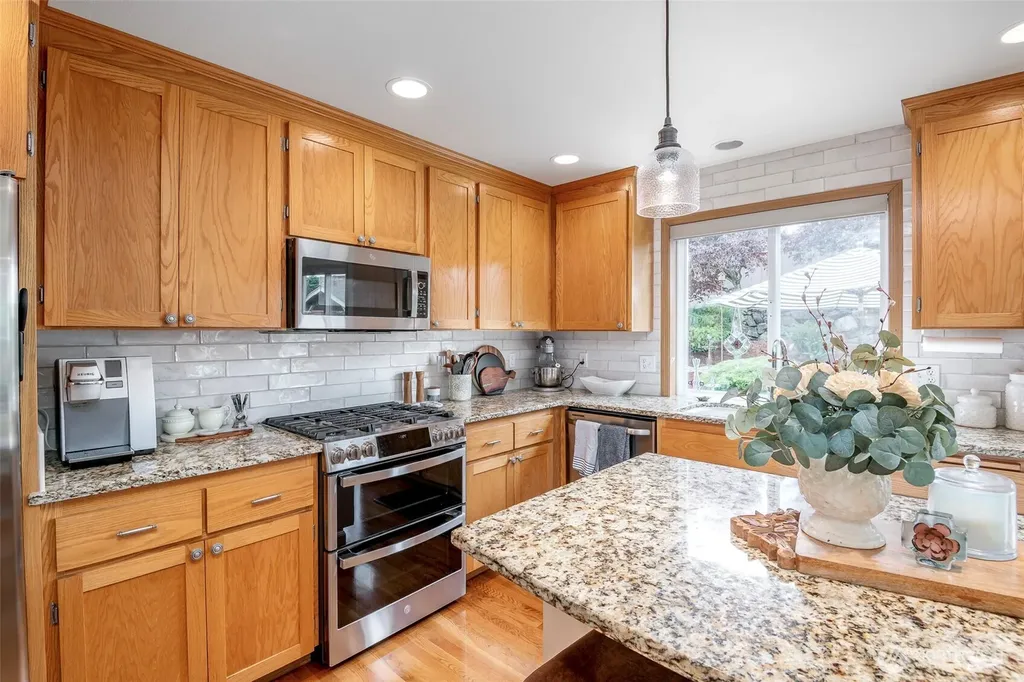 8214 70th Avenue Ct E Puyallup WA 98371