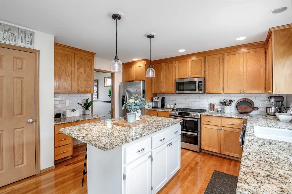 8214 70th Avenue Ct E Puyallup WA 98371