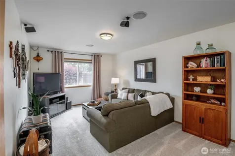 8214 70th Avenue Ct E Puyallup WA 98371