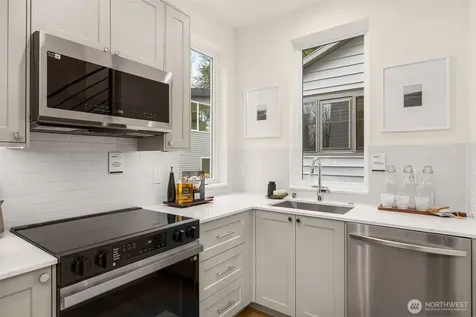 4409 21st Avenue SW Seattle WA 98106