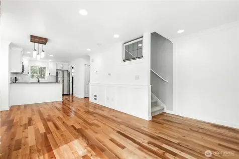 9011 46th Avenue S Seattle WA 98118