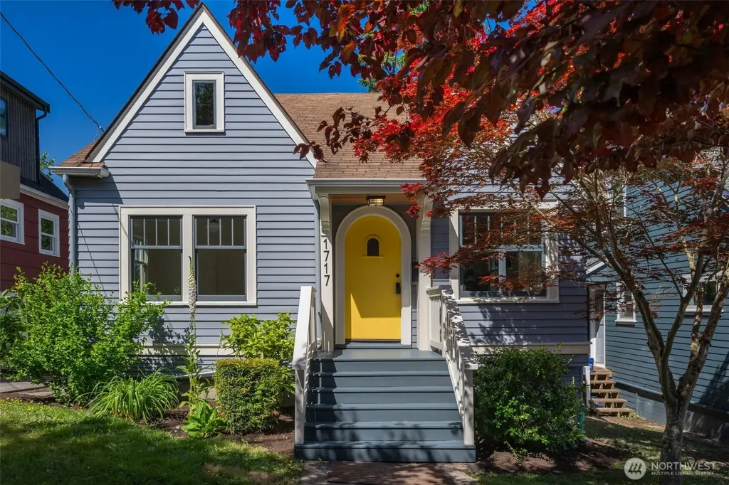 1717 32nd Avenue Seattle WA 98122