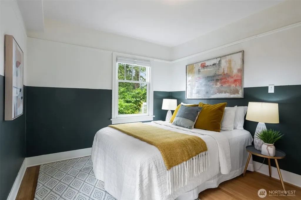 1717 32nd Avenue Seattle WA 98122