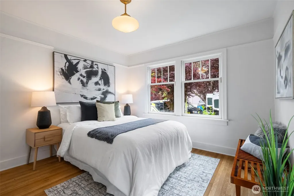 1717 32nd Avenue Seattle WA 98122