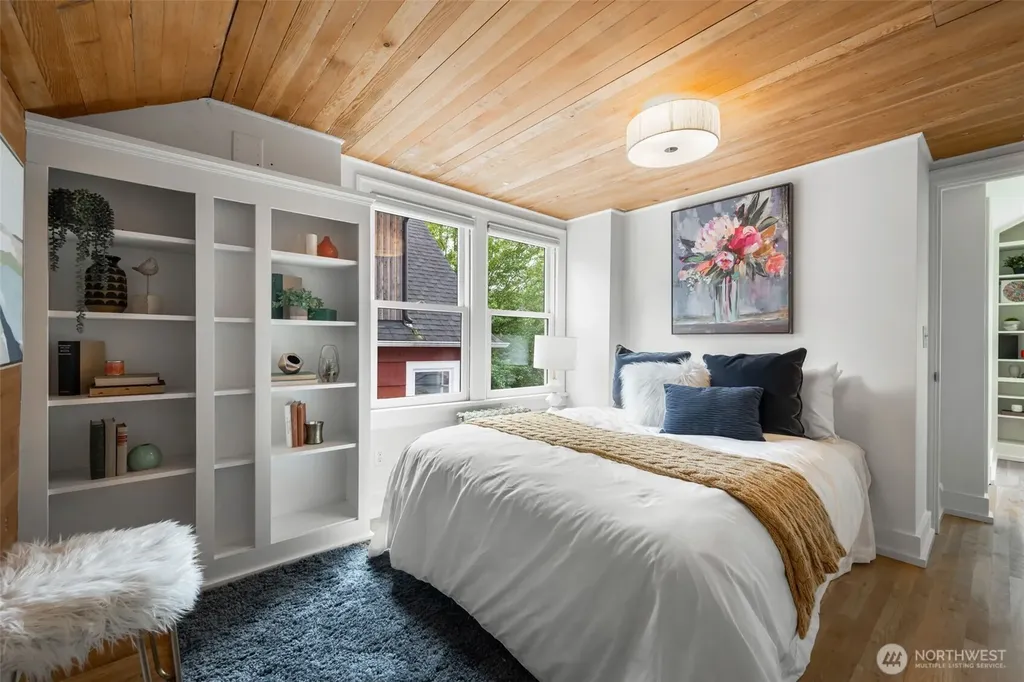 1717 32nd Avenue Seattle WA 98122