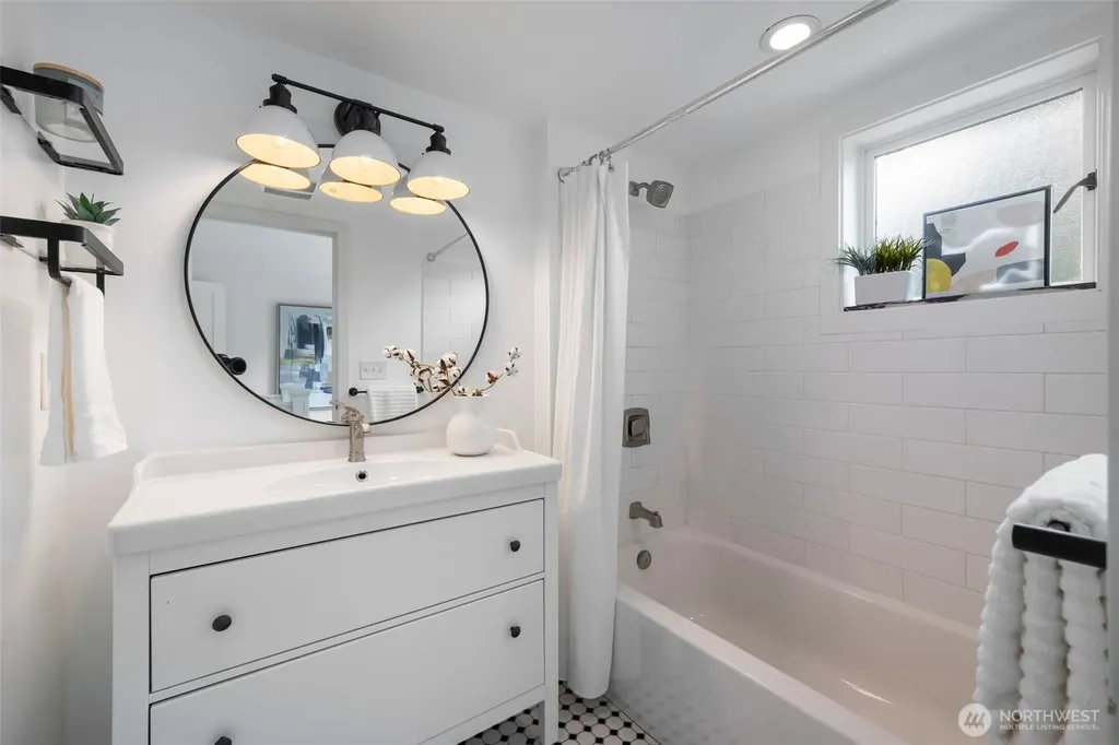 1717 32nd Avenue Seattle WA 98122