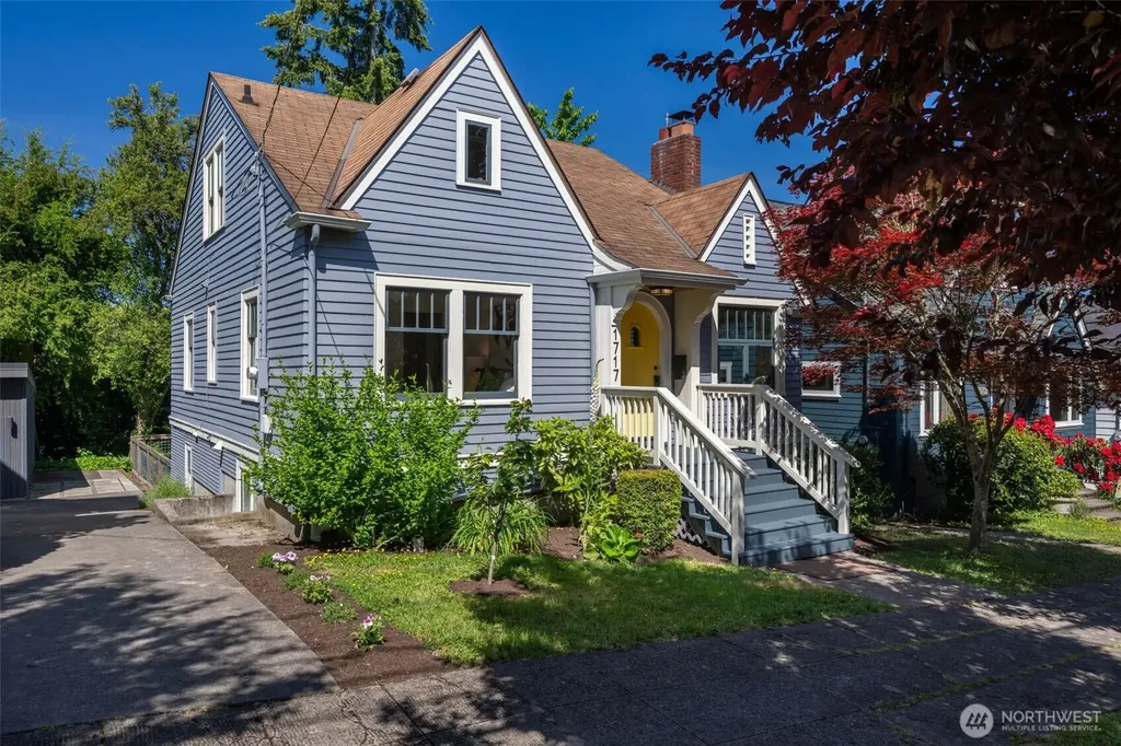 1717 32nd Avenue Seattle WA 98122