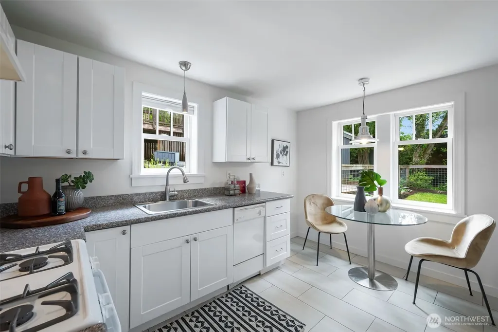 1717 32nd Avenue Seattle WA 98122