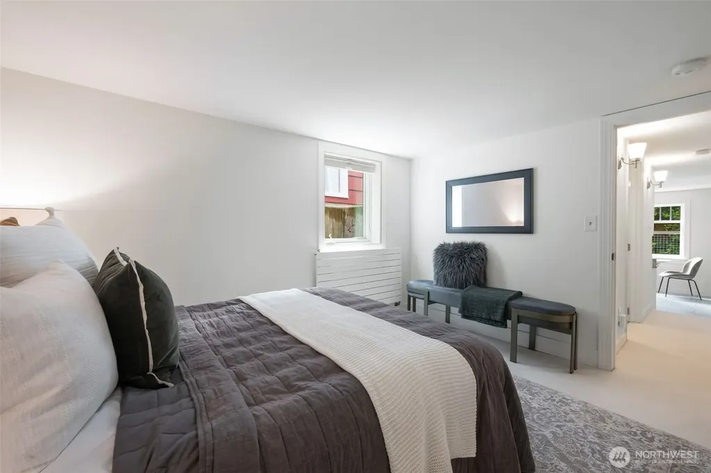 1717 32nd Avenue Seattle WA 98122