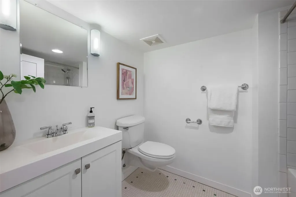 1717 32nd Avenue Seattle WA 98122