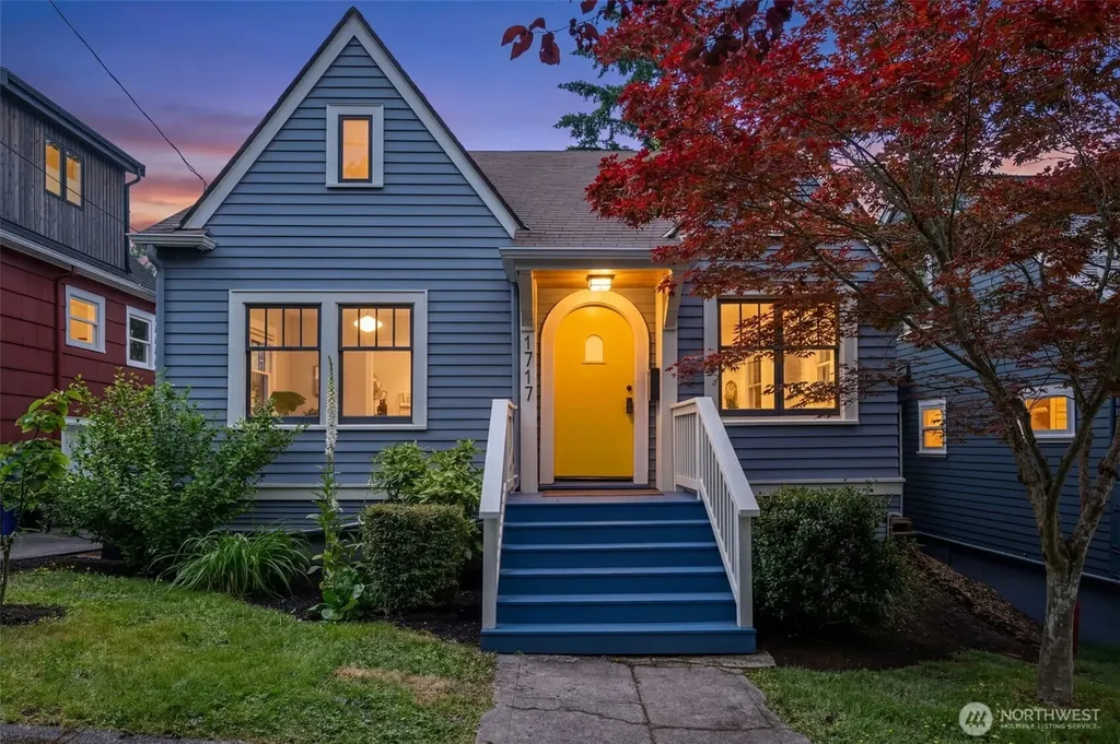 1717 32nd Avenue Seattle WA 98122