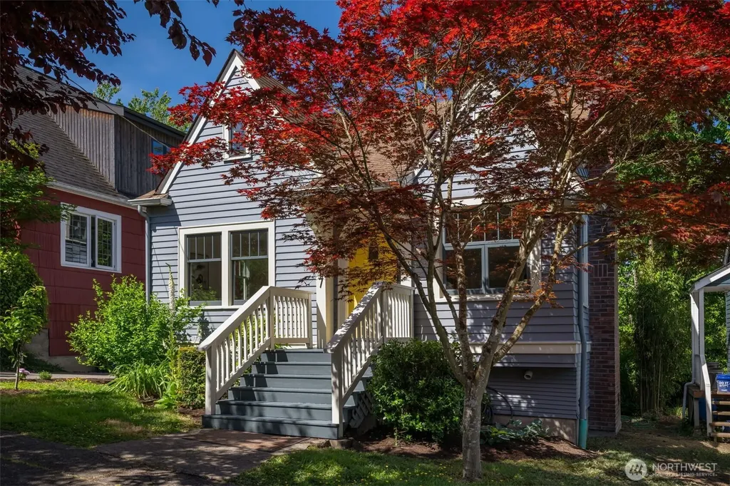 1717 32nd Avenue Seattle WA 98122
