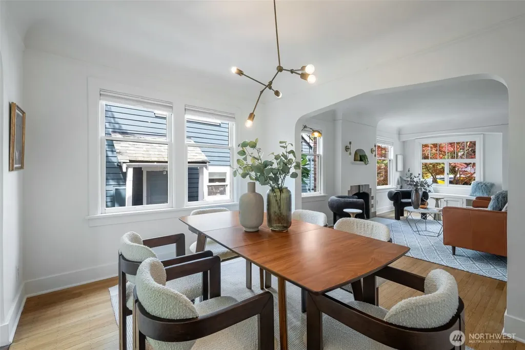 1717 32nd Avenue Seattle WA 98122