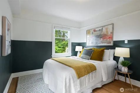 1717 32nd Avenue Seattle WA 98122