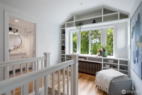 1717 32nd Avenue Seattle WA 98122