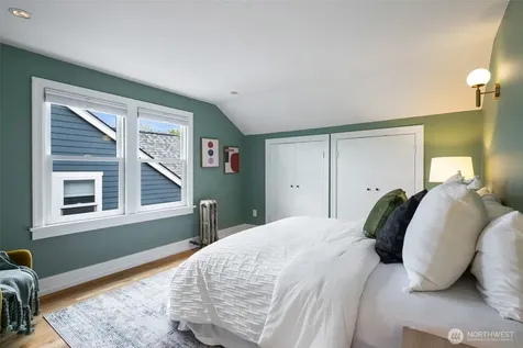 1717 32nd Avenue Seattle WA 98122