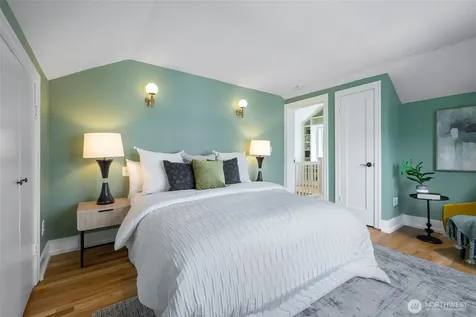 1717 32nd Avenue Seattle WA 98122