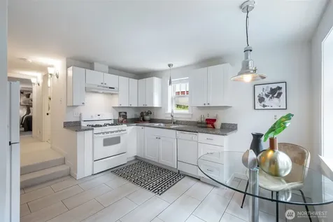 1717 32nd Avenue Seattle WA 98122