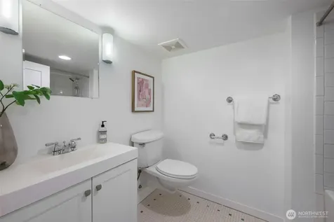 1717 32nd Avenue Seattle WA 98122