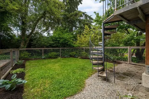 1717 32nd Avenue Seattle WA 98122