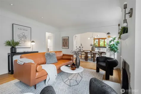 1717 32nd Avenue Seattle WA 98122