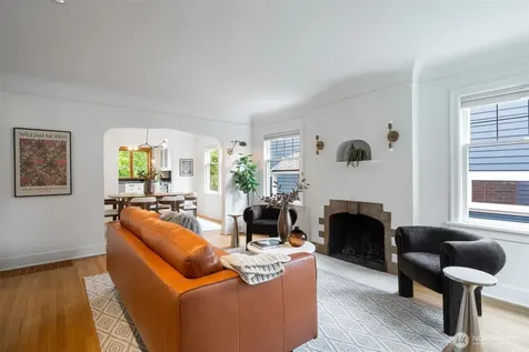 1717 32nd Avenue Seattle WA 98122