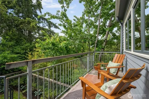 1717 32nd Avenue Seattle WA 98122