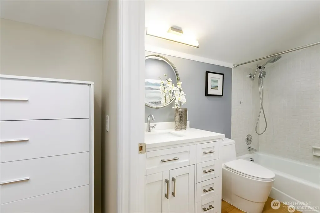 6001 60th Avenue NE Seattle WA 98115