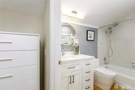 6001 60th Avenue NE Seattle WA 98115