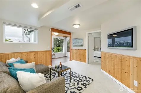 6001 60th Avenue NE Seattle WA 98115