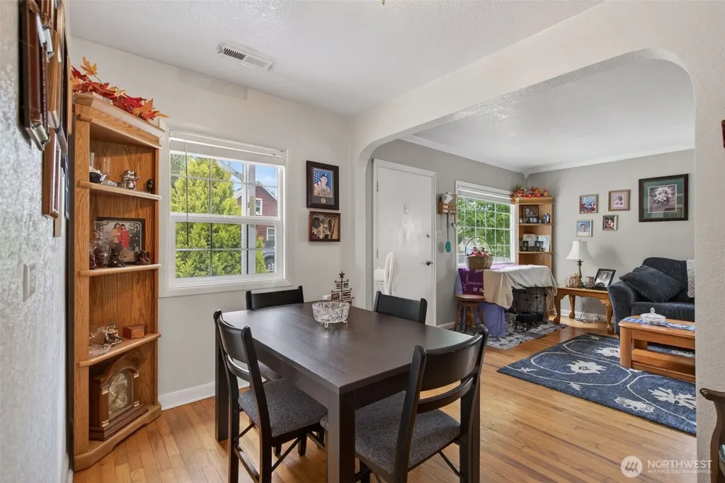 102 Nelson Avenue Kelso WA 98626