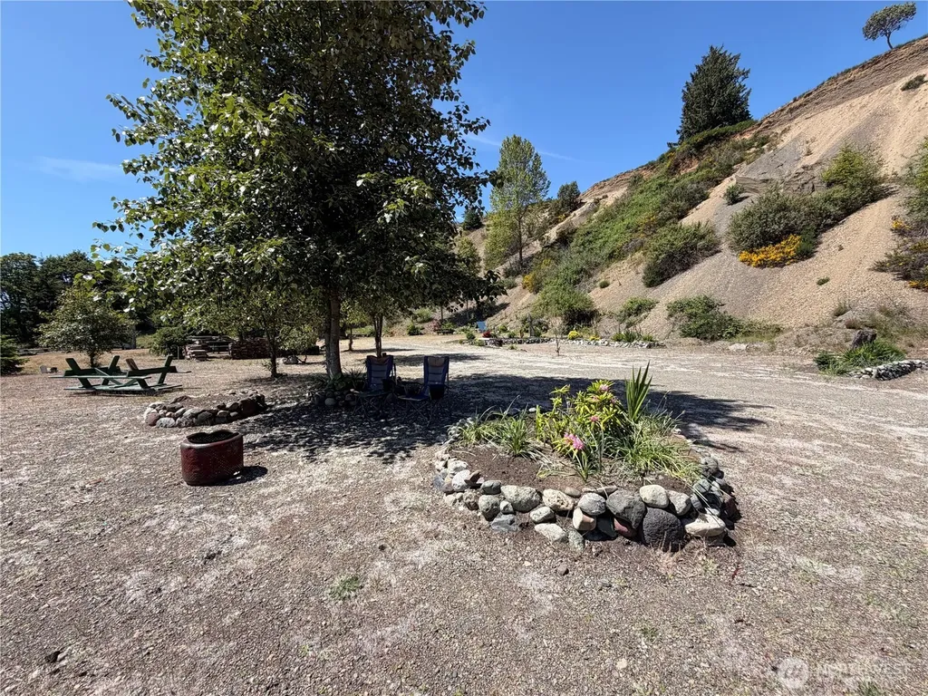 1 Buena Vista Way Brinnon WA 98320