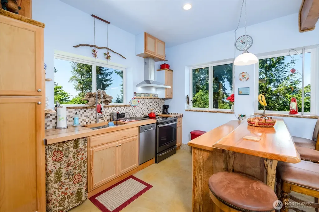 1648 Township Line Road Port Angeles WA 98362