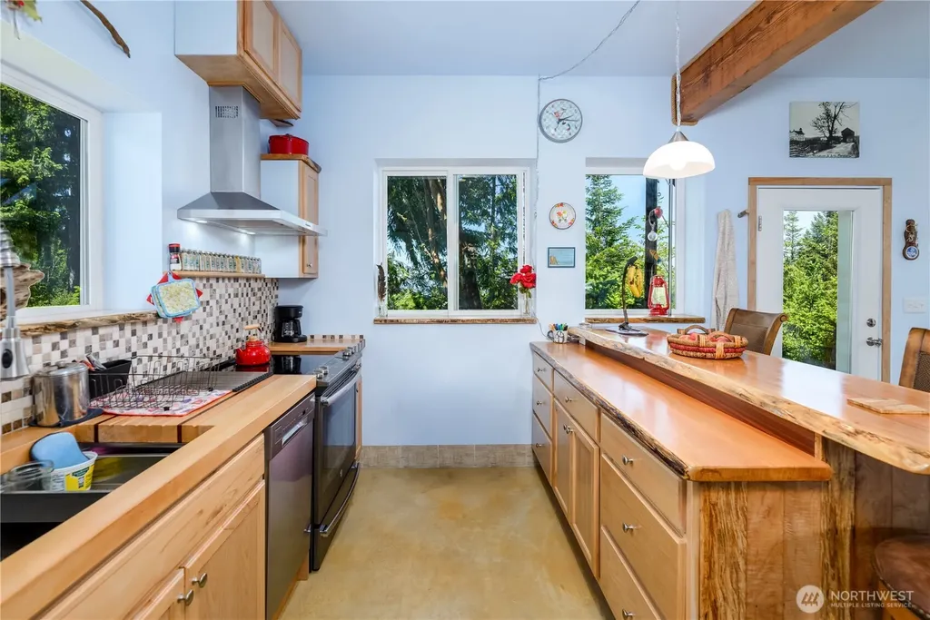 1648 Township Line Road Port Angeles WA 98362