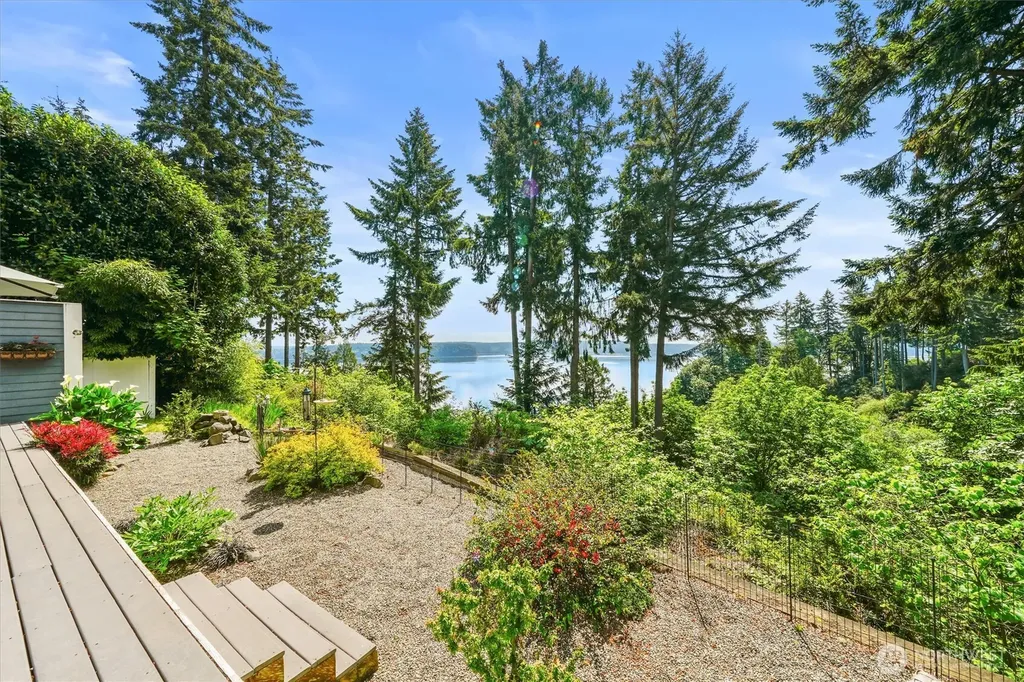 10823 Seaview Drive Anderson Island WA 98303