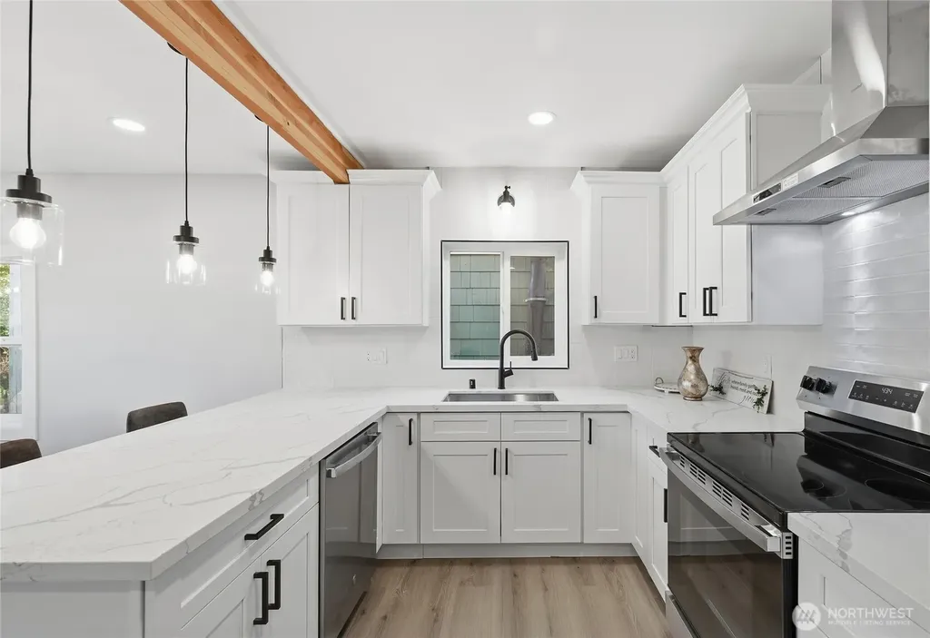1927 42nd Avenue SW Seattle WA 98116