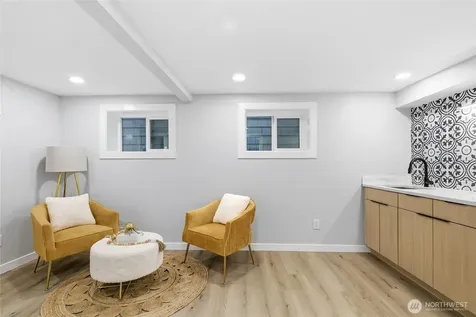 1927 42nd Avenue SW Seattle WA 98116