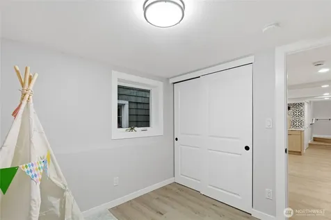 1927 42nd Avenue SW Seattle WA 98116