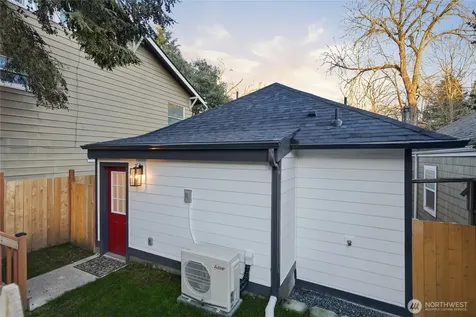 1927 42nd Avenue SW Seattle WA 98116