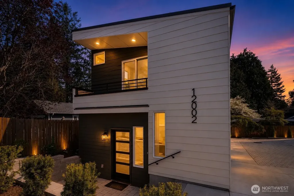 12002 20th Avenue NE Seattle WA 98125