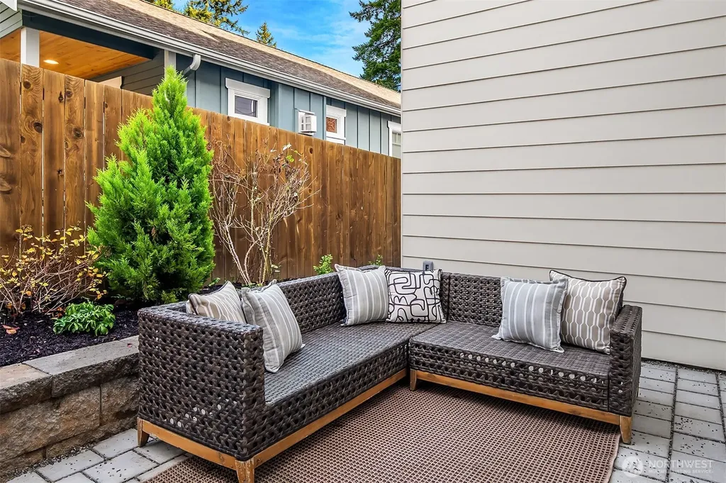 12002 20th Avenue NE Seattle WA 98125