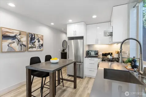 3953 1st Avenue NE Seattle WA 98105
